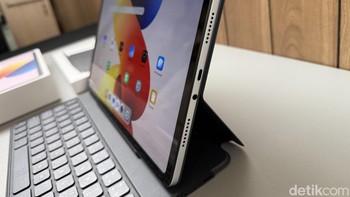 Baterai ini dipadukan dengan teknologi pengisian cepat 33W. Baterai besarnya juga bisa dipakai sebagai power bank dengan fitur reverse wired charging 27W. Foto: Virgina Maulita Putri/detikINET