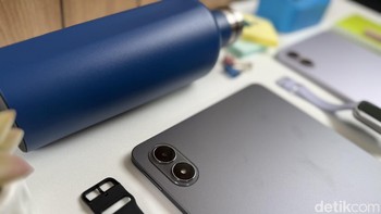 Redmi Pad 2 Pro dilengkapi kamera belakang dan kamera depan yang sama-sama memiliki resolusi 8 MP. Foto: Virgina Maulita Putri/detikINET