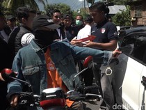 Rekonstruksi Kasus Penembakan Husain di Polman, Ibu Korban Nyaris Pingsan