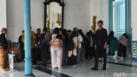 Keraton Solo Dibanjiri Pelayat, Beri Penghormatan Terakhir ke PB XIII