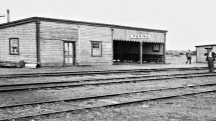 Stasiun kereta api di Farina