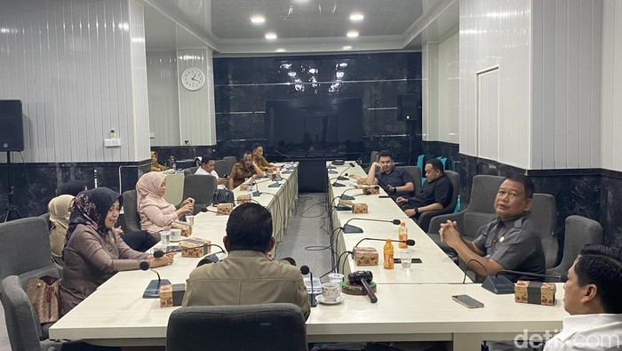 Suasa menjelang rapat tertutup DPRD Parepare.