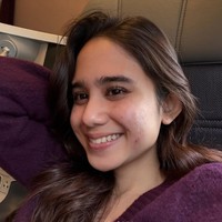 Tanpa ditutup makeup, terlihat jelas kemerahan jerawat serta bruntusan di pipinya. Meski sedang berjerawat namun Tissa tetap tercaya diri. Penampilan Tissa pun banjir pujian. Foto: Instagram/@tissabiani