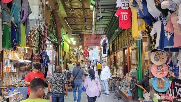 Menyusuri Jalanan di Khan al Khalili Cairo