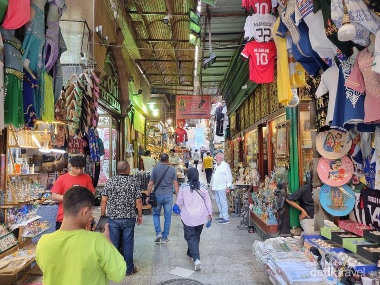Menyusuri Jalanan di Khan al Khalili Cairo