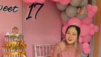 Bukan DJ atau Band, Pesta Sweet 17 Ini Hadirkan Biduan! Netizen Auto Salfok