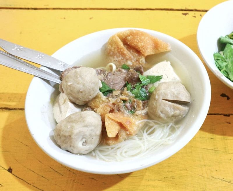 Warung bakso di Solo diduga nonhalal. Warung bakso di Solo diduga nonhalal.