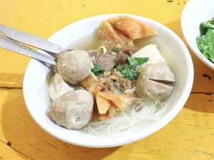 Warung Bakso di Solo Diduga Nonhalal, Pelanggan Pertanyakan Kebenarannya