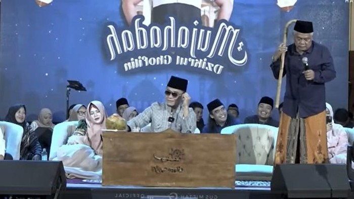 Yai Mim menyebut dirinya dan Gus Miftah wali Allah saat pengajian di Ponpes Ora Aji, Sleman DIY