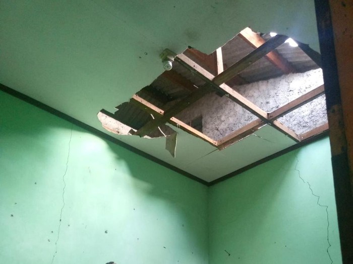 9 rumah warga rusak diterjang angin kencang di Bogor (dok.istimewa)