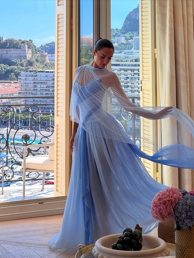 Alexandra juga punya akun khusus, @alexandramalenart untuk menyalurkan kecintaannya pada seni rupa dan budaya. Foto: Instagram @alexandrasaintmleux