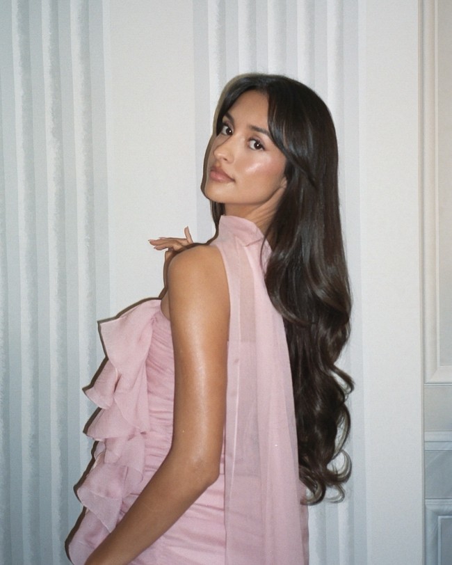 Alexandra pertama kali dikaitkan dengan Charles Leclerc pada 2023 ketika keduanya tertangkap menonton pertandingan Wimbledon di London. Foto: Instagram @alexandrasaintmleux