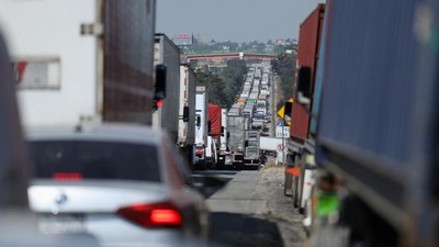 Arus Logistik Meksiko Lumpuh Imbas Sopir Blokade Tol