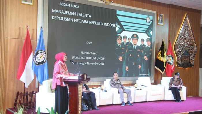 Bedah buku Manajemen Talenta Polri di ruang seminar Fiat Justitia, Gedung Samiaji, Undip, Semarang, Selasa (4/11/2025).