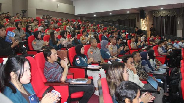 Bedah buku Manajemen Talenta Polri di ruang seminar Fiat Justitia, Gedung Samiaji, Undip, Semarang, Selasa (4/11/2025).