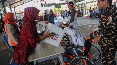 Belajar Demokrasi, Siswa Disabilitas SLB Semarang Ikut Pemilu OSIS