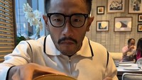 Salah satu videonya yang menampilkan kehidupan Bobby saat liburan di Singapura tak kalah menarik. Ia membagikan menu makanannya dalam sehari selama berada di negeri singa tersebut. Foto: Instagram/supercoolben