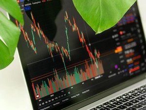IHSG Menguat 1,36%, Astra Umumkan Buyback Rp 2 T-Suparma Sebar Dividen
