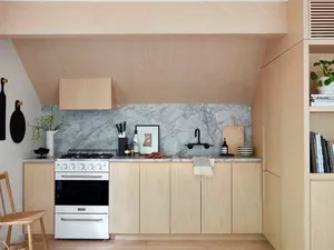 7 Inspirasi Kitchen Set Kayu Bikin Dapur Kelihatan Hangat dan Elegan