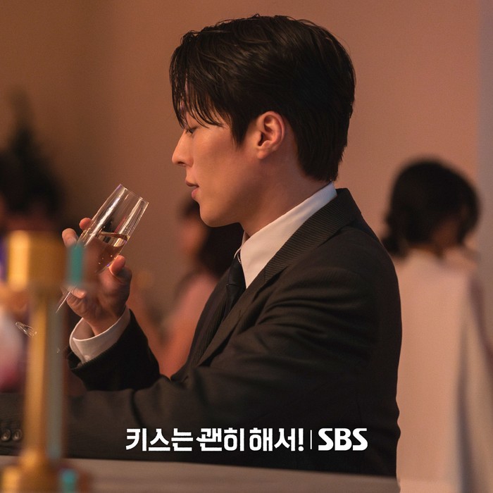 Adegan Jang Ki Yong dalam drama Korea terbaru SBS 2025 Dynamite Kiss.
