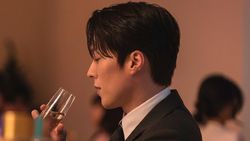 Potret Jang Ki Yong Jadi Bos Karismatik di Drakor Dynamite Kiss