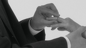 Pernikahan Eunjung dan si sutradara film Omniscient Reader itu akan digelar tertutup di Seoul, dihadiri oleh keluarga dan kerabat terdekat. (Foto: dok. Instagram @eunjung.hahm)