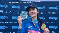 Im officially six star finisher wohoo! ungkapnya memamerkan dua medali di leher. Foto: Instagram @febbyrastanty
