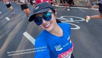 Aktris berusia 29 tahun itu selfie dengan wajah semringah untuk menaklukkan New York Marathon. Foto: Instagram @febbyrastanty