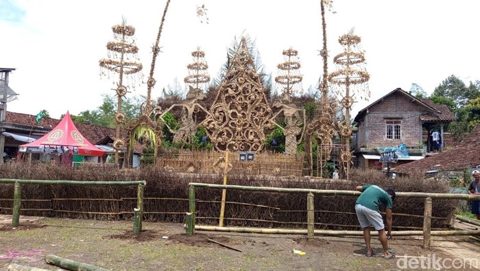 Festival Kebonkliwon di Desa Kebonrejo, Salaman, Magelang, Selasa (4/11/2025). Ada ribuan bibit tanaman gratis untuk hadirin.