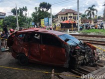 Calya Tertabrak KA di Sleman Ditumpangi Pasutri dan 2 Balita, Begini Kondisinya