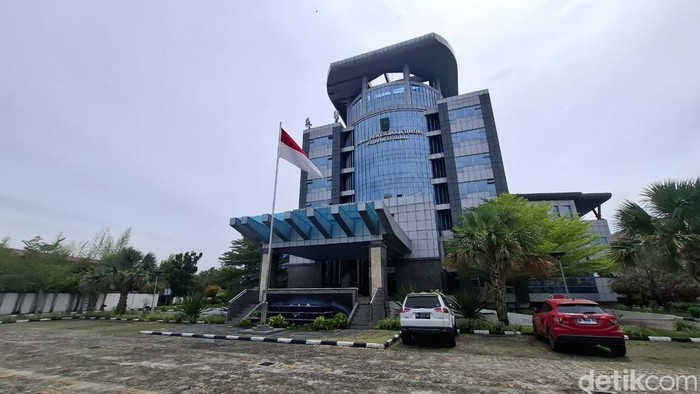 Gedung Dinas PUPR Riau. (Raja Adil Siregar/deikSumut)