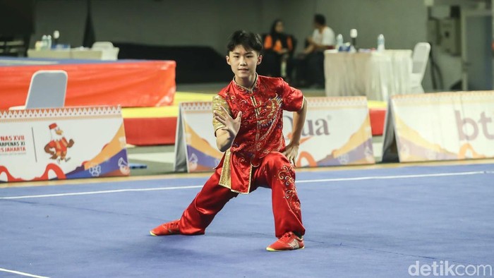 Pertandingan cabang olahraga wushu kategori Chang Quan putra dalam ajang Pekan Olahraga Pelajar Nasional (Popnas) 2025 berlangsung penuh semangat di GOR Universitas Negeri Jakarta (UNJ), Rawamangun, Jakarta Timur, Selasa (4/11/2025).