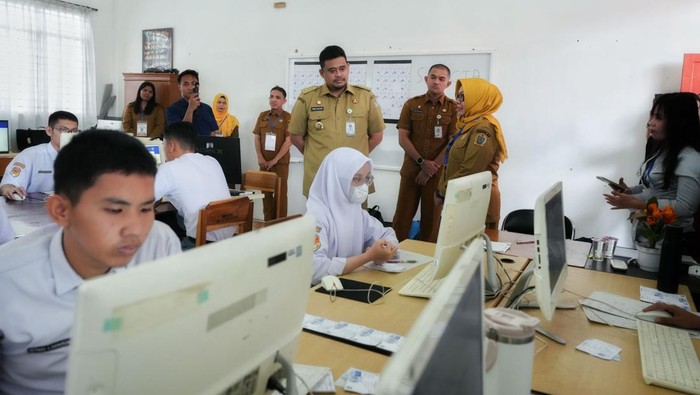 Gubsu Bobby Nasution ngecek TKA