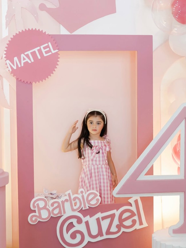 7 Foto Ultah ke-4 Guzelim Anak Margin-Ali Syakieb, Bertema Barbie Serba Pink