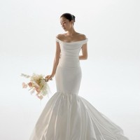 Menjelang hari bahagianya, Hahm Eun Jung memamerkan hasil foto prewedding bersama kekasihnya. Tampil anggun dalam balutan gaun rancangan desainer kenamaan, Kayla Bennet, yang juga dipercaya Kim Ji Won, Son Ye Jin, hingga Han So Hee untuk event besar. Foto: dok. Instagram @eunjung.hahm