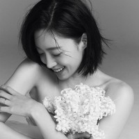 Aura bahagia terpancar dari wajah sang mempelai wanita. Bintang drama Korea rating tinggi Queen’s House itu mantap untuk menikah di usia 36 tahun. Foto: dok. Instagram @eunjung.hahm