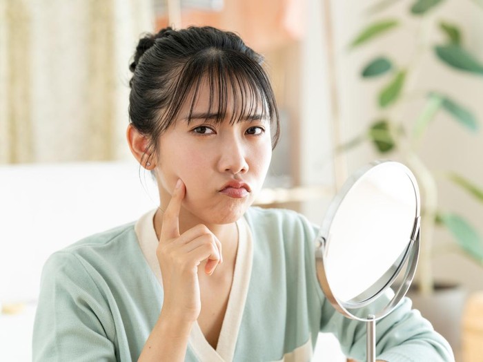 Ilustrasi Makeup Crack dan Menggumpal