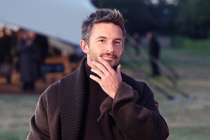 LONDON, ENGLAND - SEPTEMBER 22: Jonathan Bailey attends the Burberry show during London Fashion Week September 2025 on September 22, 2025 in London, England. (Photo by Neil Mockford/FilmMagic)