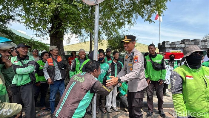 Kapolres Pasuruan Kota amankan demo ojol