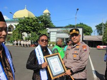 Kapolres Tuban Ganjar 14 Anggota dan Warga Penghargaan