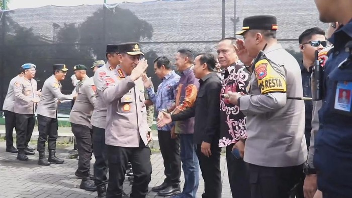 Kapolri Jenderal Listyo Sigit saat bertemu Kapolresta Malang Kombes Nanang