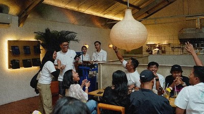 Canda dan tawa di Gathering Night Komunitas One Eighty Run. Foto: Instagram @oneeightyrun