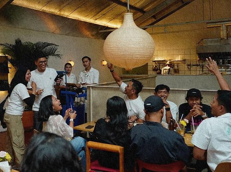 Canda dan tawa di Gathering Night Komunitas One Eighty Run