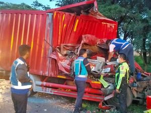 4 Fakta Kecelakaan Maut Truk Boks di Tol Japek