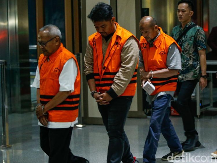 KPK Tahan Lima Tersangka Baru Kasus Korupsi Dana PEN Situbondo