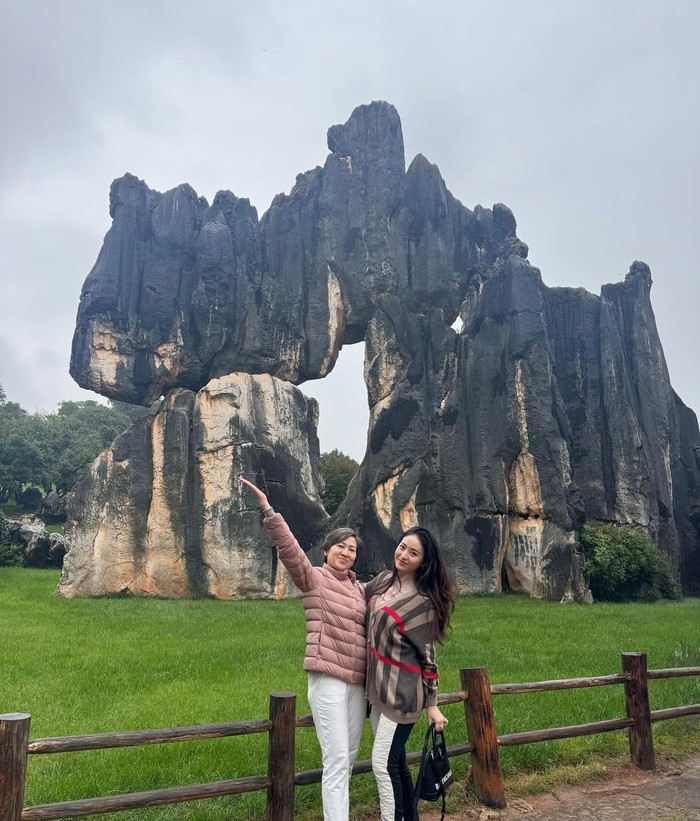 Liburannya Natasha Wilona