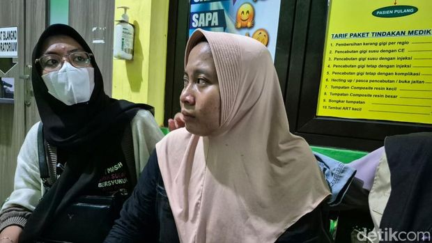 Mahasiswa UIN Walisongo Mahasiswa KKN korban selamat arus sungai di Kendal, Nayla Ilma (kerudung coklat).