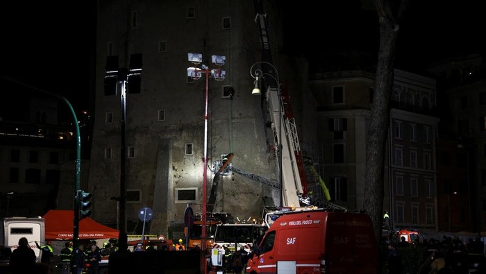 Members of emergency services work at the scene after parts of the Torre dei Conti tower collapsed near Via dei Fori Imperiali, near the Colosseum, in Rome, Italy, November 3, 2025. REUTERS/Guglielmo Mangiapane