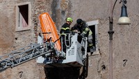 Kawasan sekitar Via dei Fori Imperiali ditutup sementara demi keselamatan publik. REUTERS/Remo Casilli  