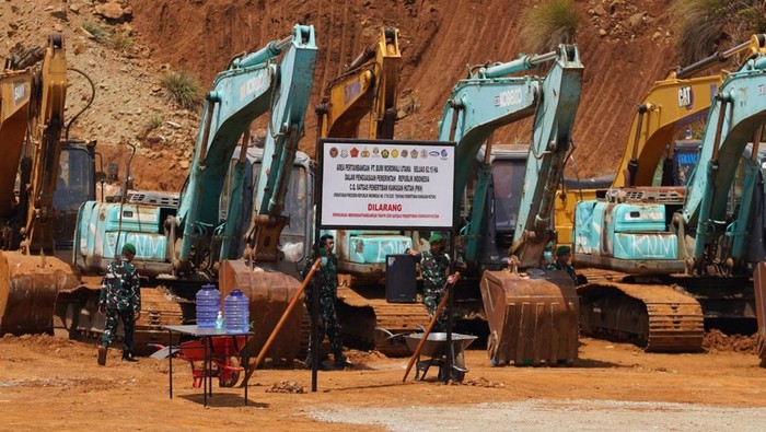 Menteri Pertahanan Sjafrie Sjamsoeddin memimpin penertiban tambang ilegal di kawasan PT Bumi Morowali Utama, Sulawesi Tengah, Selasa (4/11/2025). Dok. Kementerian Pertahanan